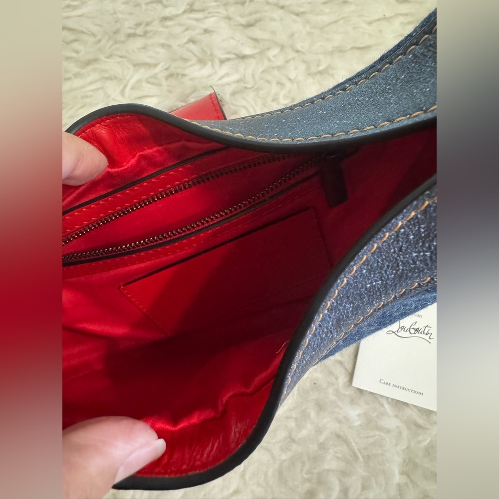 LIKE NEW CHRISTIAN LOUBOUTIN
Carasky denim mini bag NO CALL OUT - Picture 11 of 16